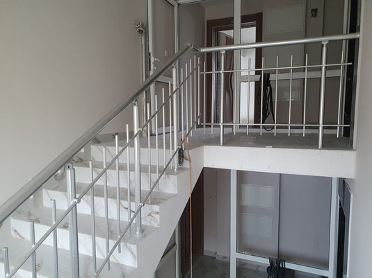 alumin_railings_vertical_filling_stairs