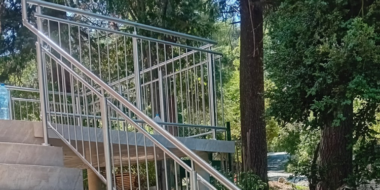 Иноксови парапети в София