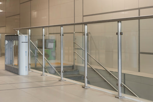 Заоблен иноксов държач за стъкло 1.5–10.76 мм – прав – 50 мм – AISI 304